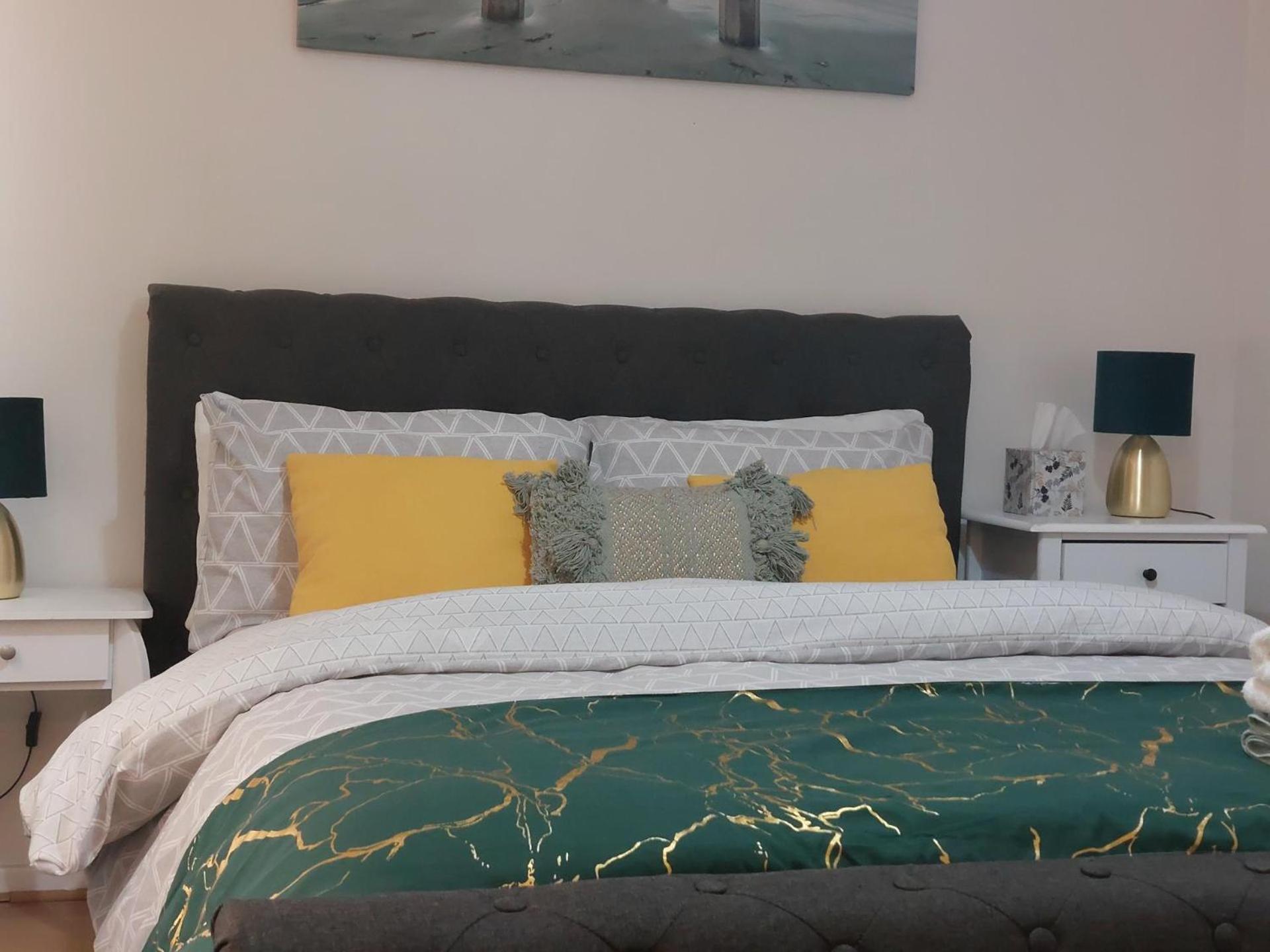Lovely 2-Bed House In The Heart Of Woodhouse Leeds Leeds  Eksteriør billede