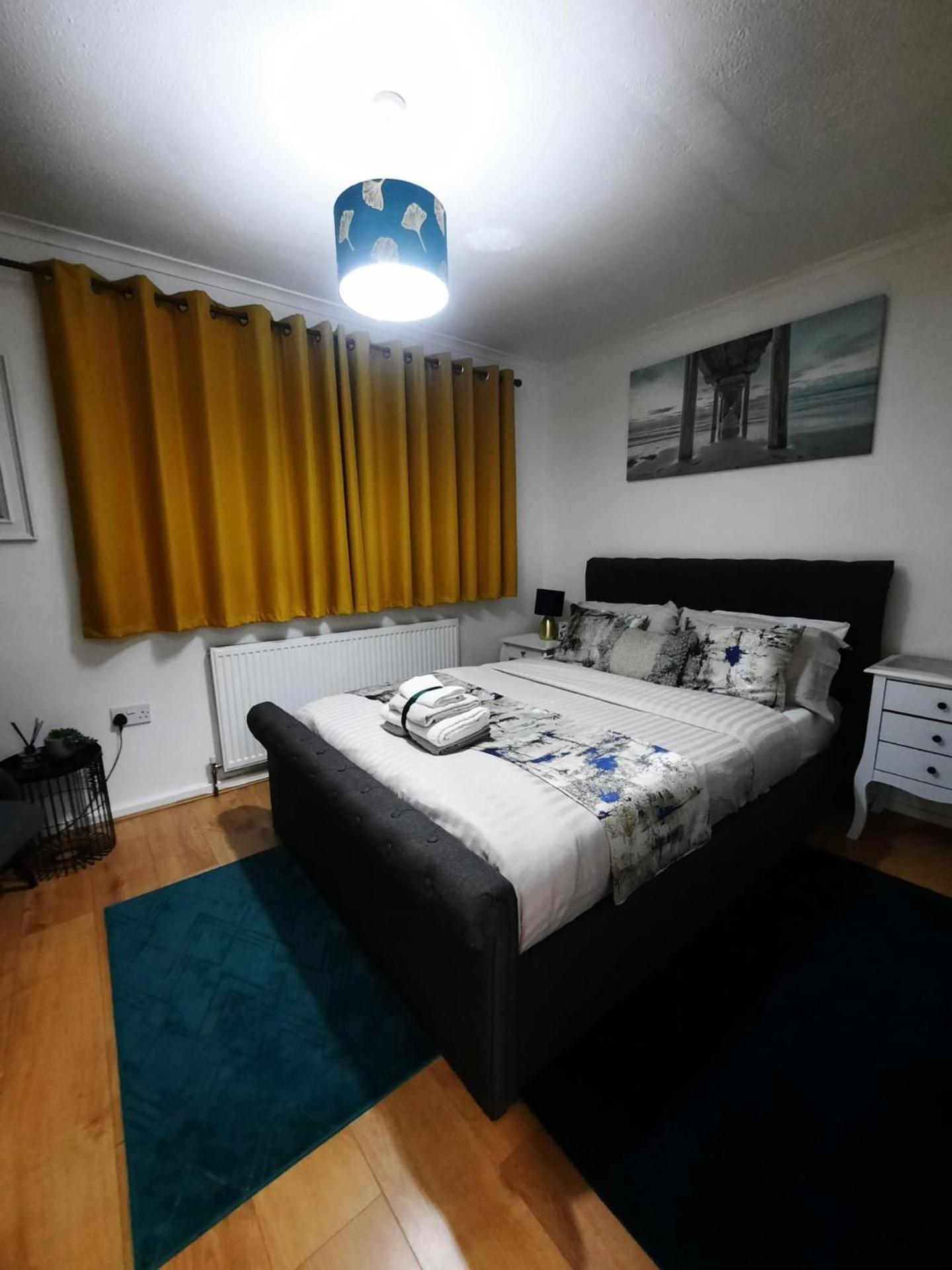 Lovely 2-Bed House In The Heart Of Woodhouse Leeds Leeds  Eksteriør billede